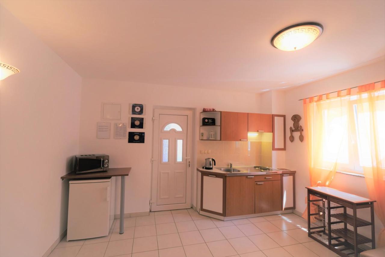 Apartments Coral, Klimno, Island Krk 외부 사진
